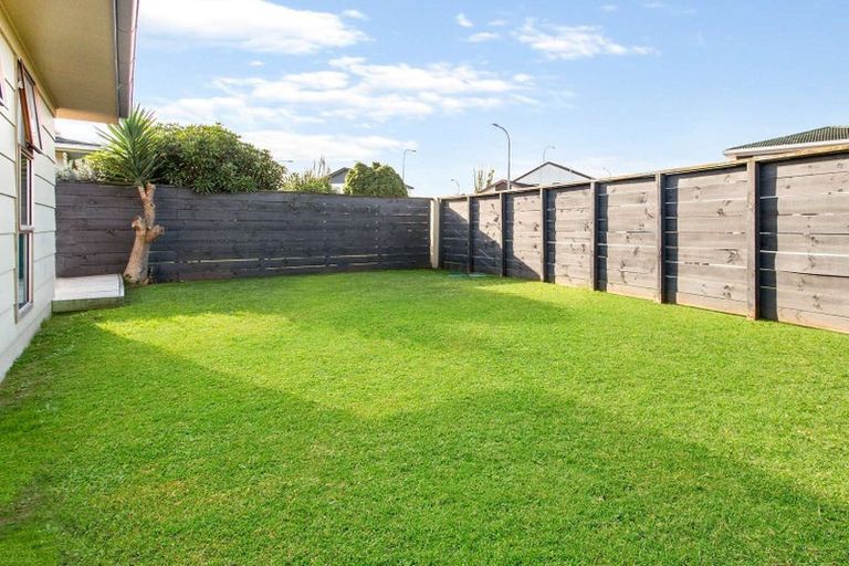 Photo of property in 1/41 Challen Close, Conifer Grove, Takanini, 2112