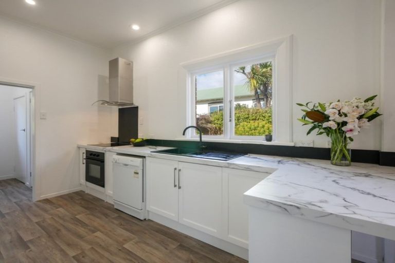Photo of property in 33 Beach Street, Saint Clair, Dunedin, 9012