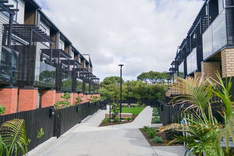 Photo of property in 16 Parkwood Avenue, Westgate, Auckland, 0614