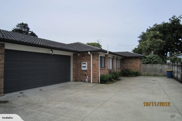 Photo of property in 27a Don Buck Road, Massey, Auckland, 0614