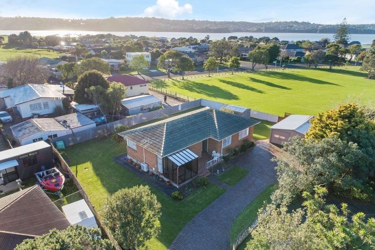Photo of property in 8 Warden Place, Mangere Bridge, Auckland, 2022