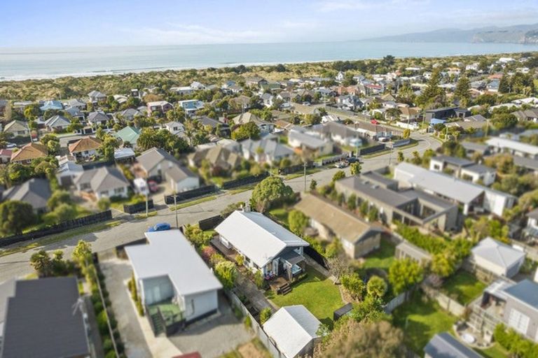 Photo of property in 16 Malta Crescent, South New Brighton, Christchurch, 8062