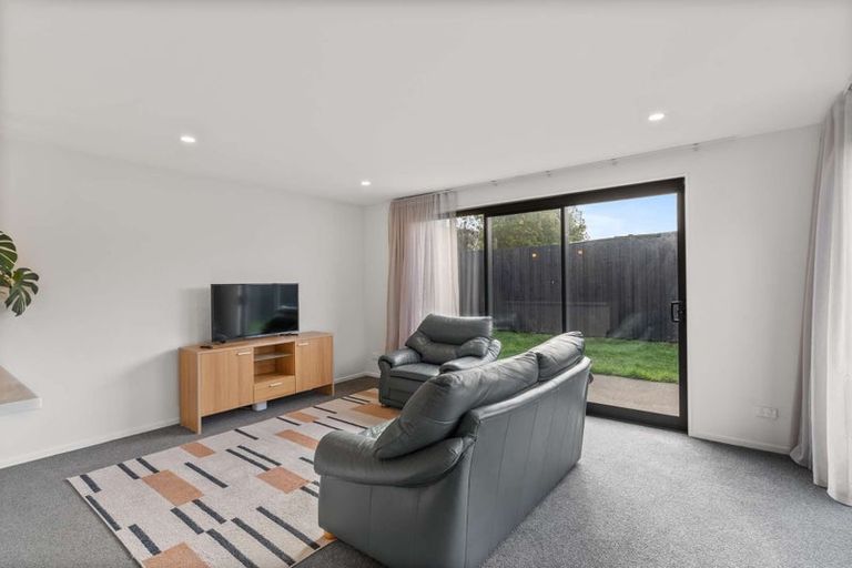 Photo of property in 12 Fairbairn Close, Halswell, Christchurch, 8025