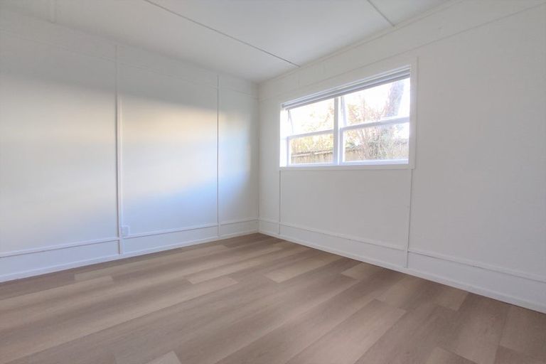 Photo of property in 34 Kohekohe Street, New Lynn, Auckland, 0600