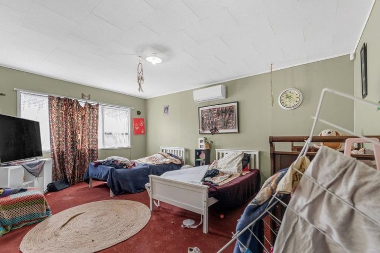 Photo of property in 14 Mile Place, Henderson, Auckland, 0612