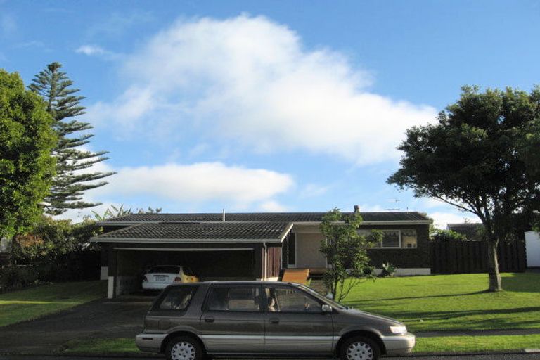 Photo of property in 5 Archmillen Avenue, Pakuranga Heights, Auckland, 2010