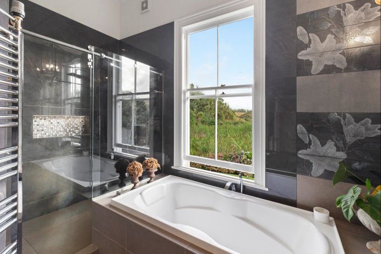 Photo of property in 214 Heatherlea Road East, Levin, 5571