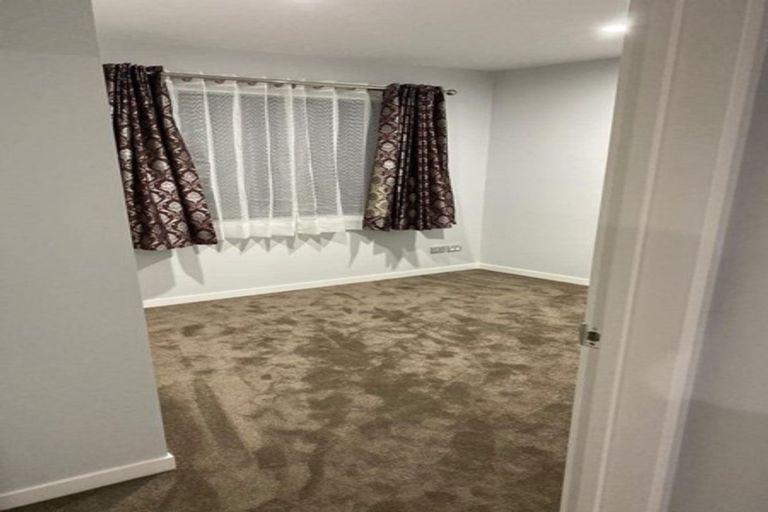 Photo of property in 1 Black Beech Crescent, Takanini, 2110