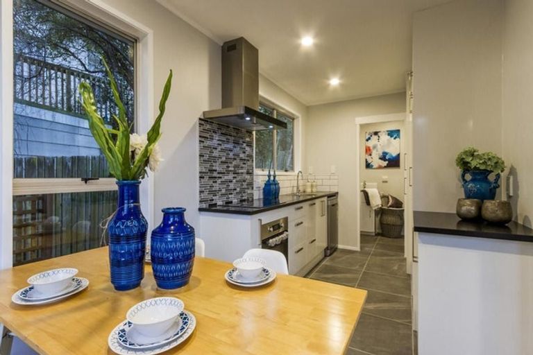Photo of property in 17 Wanita Place, Totara Vale, Auckland, 0629