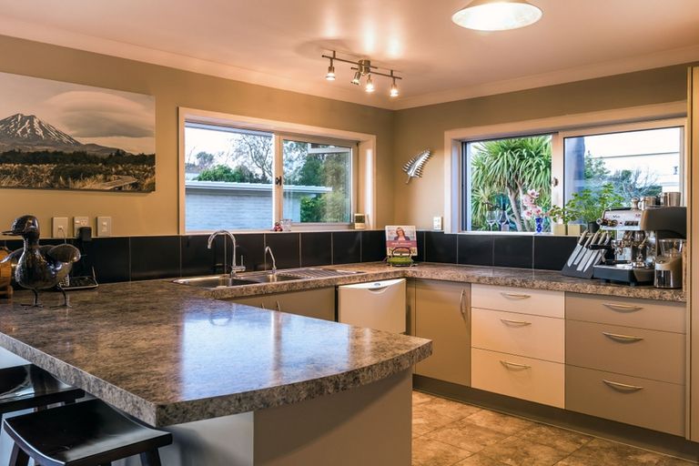 Photo of property in 2/68 Ngamotu Road, Hilltop, Taupo, 3330