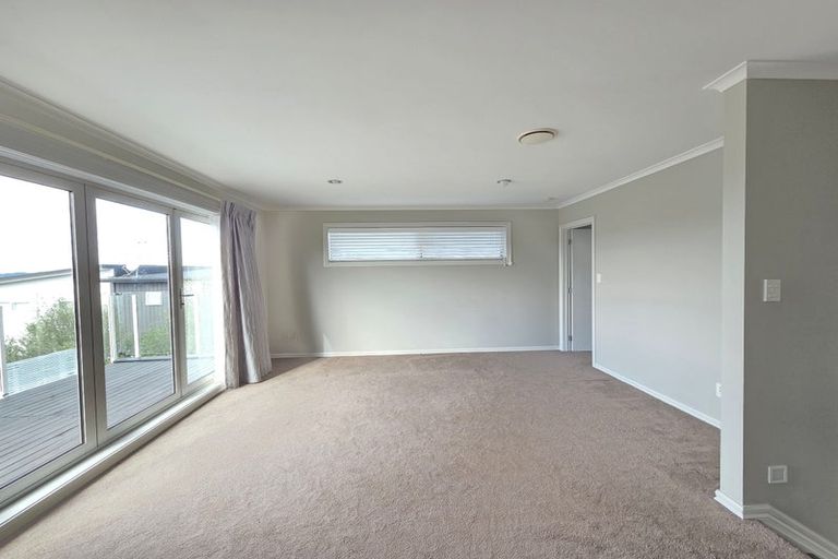 Photo of property in 6b Marina View Drive, West Harbour, Auckland, 0618