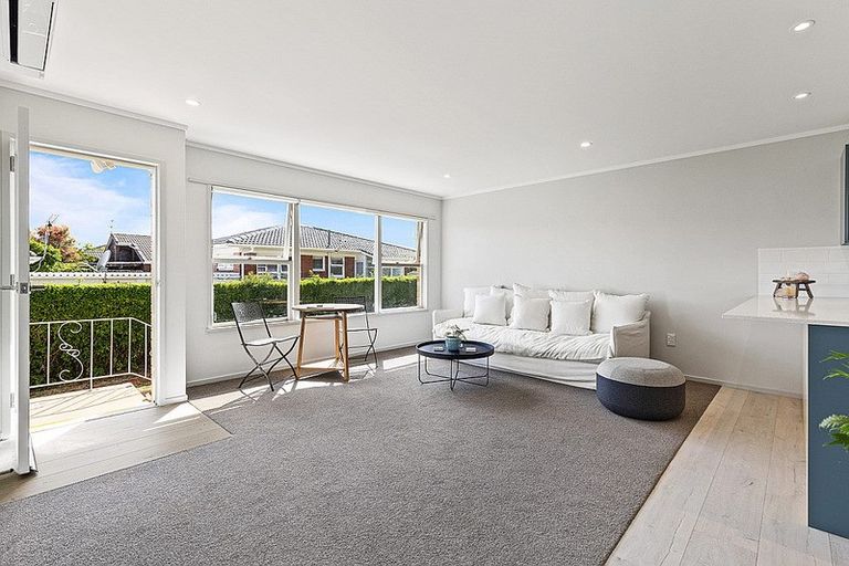 Photo of property in 2/5 Otakau Road, Milford, Auckland, 0620