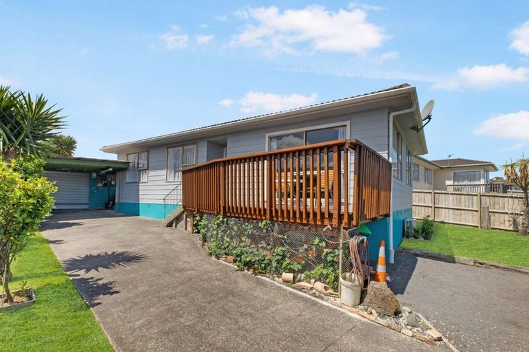 Photo of property in 21 Kelman Road, Kelston, Auckland, 0602