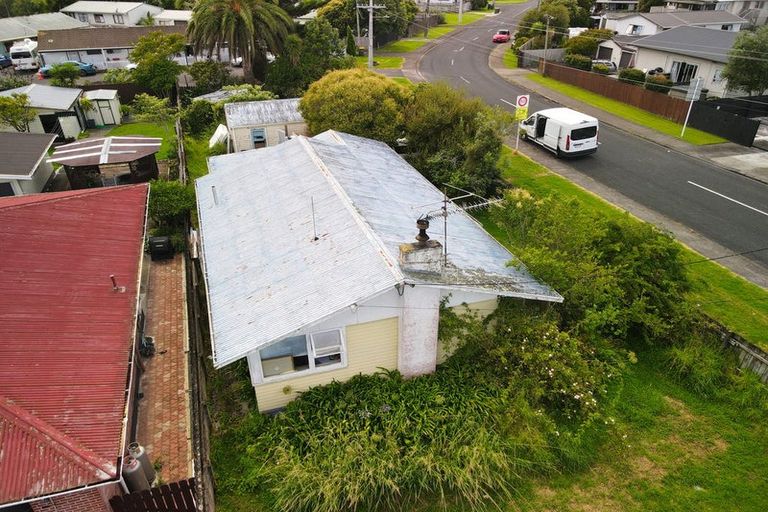 Photo of property in 1 Parakai Avenue, Parakai, 0830