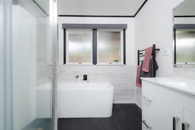 Photo of property in 69 Garfield Road, Helensville, 0800