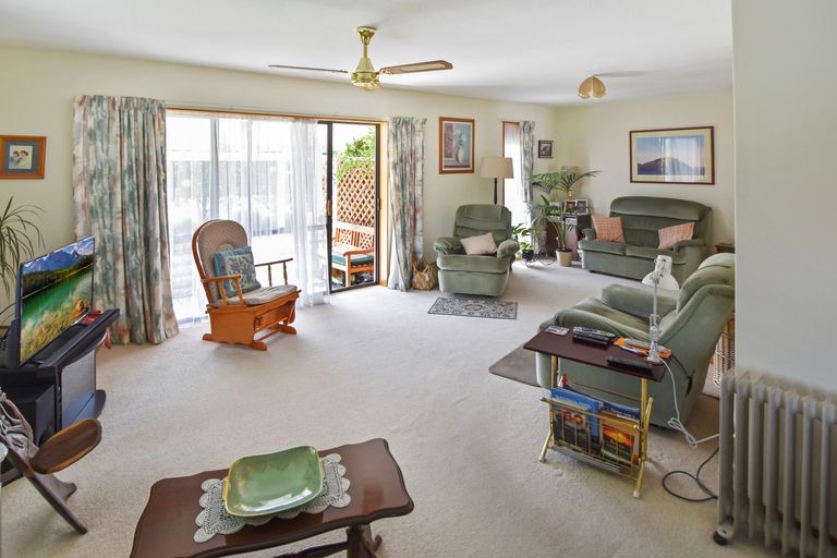 Photo of property in 10 Benmore Place, Omarama, 9412