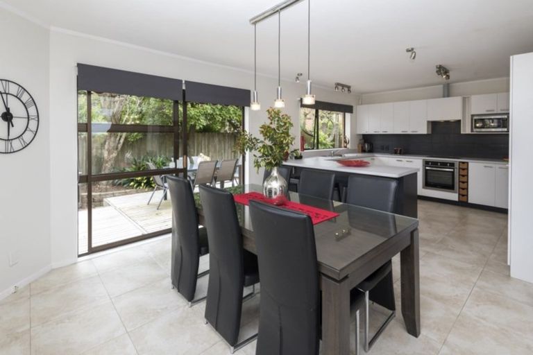 Photo of property in 2/98 Gosford Drive, Botany Downs, Auckland, 2010