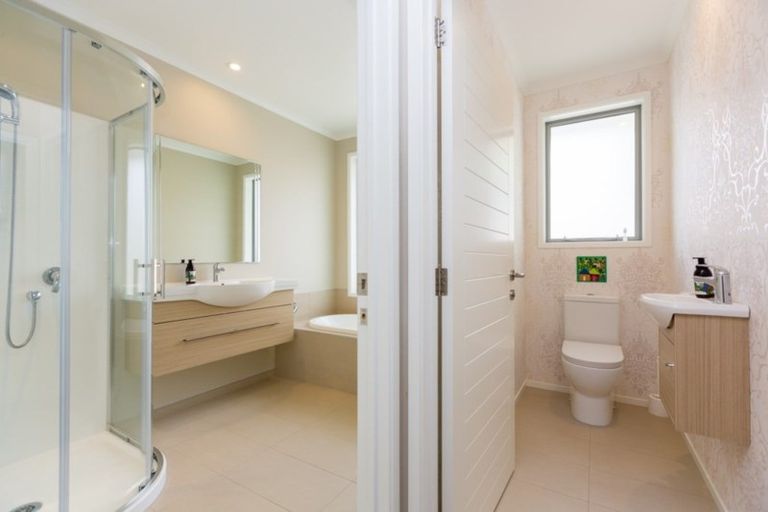 Photo of property in 7a Royal Heights, Glen Avon, New Plymouth, 4312