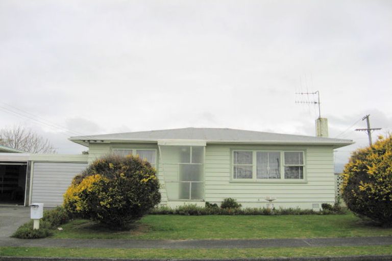 Photo of property in 2 Tawa Street, Tokomaru, Palmerston North, 4474