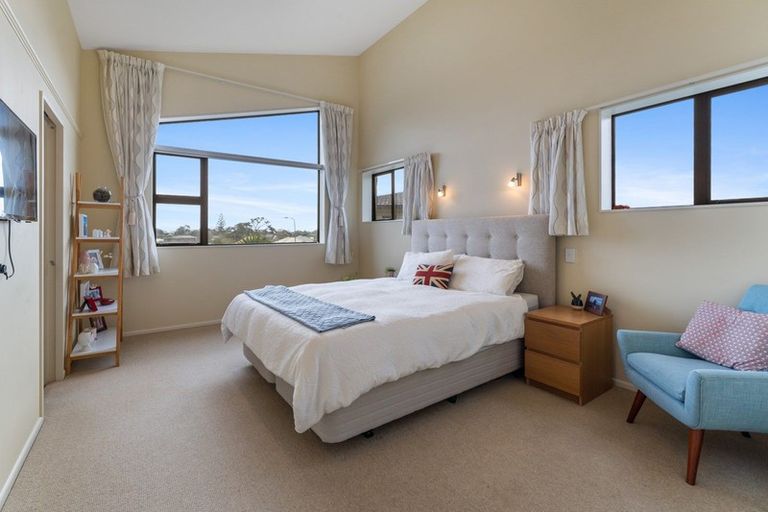 Photo of property in 11 Te Ropata Place, Waikanae Beach, Waikanae, 5036