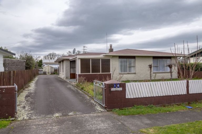 Photo of property in 14 Fisher Place, Carterton, 5713