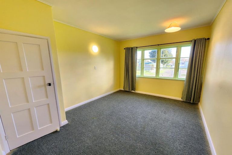 Photo of property in 2 Townshend Place, West End, Palmerston North, 4412