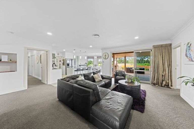 Photo of property in 32 Arthur Road, Paraite, New Plymouth, 4373