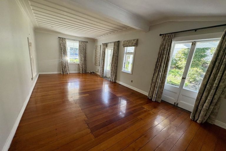 Photo of property in 31 Coote Road, Bluff Hill, Napier, 4110
