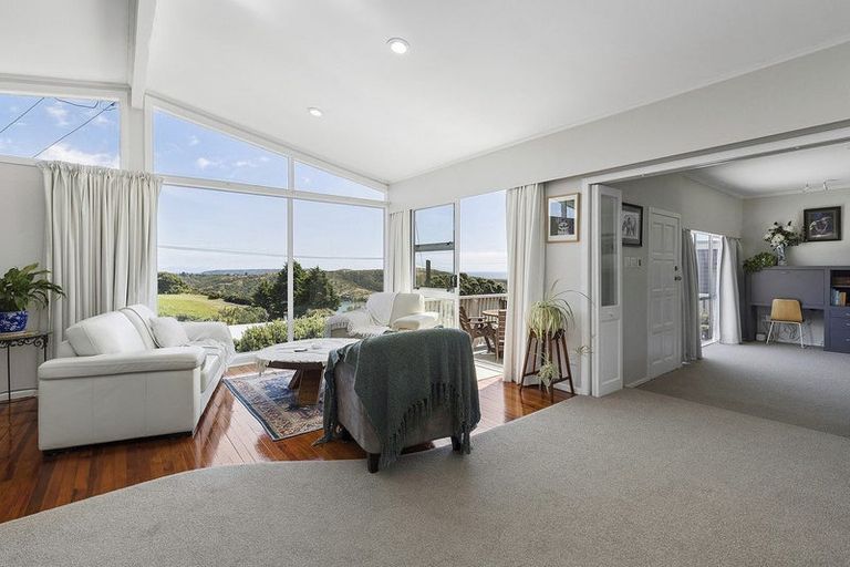 Photo of property in 3 Tirowhanga Road, Paremata, Porirua, 5024