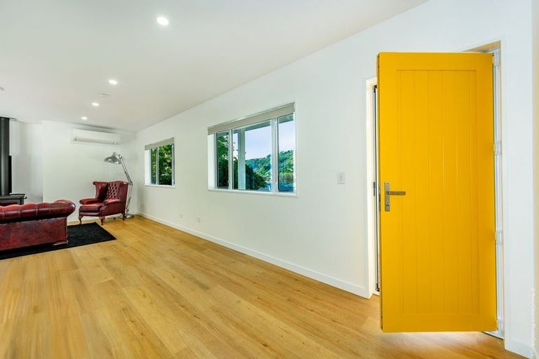 Photo of property in 53 Port Hills Road, Heathcote Valley, Christchurch, 8022