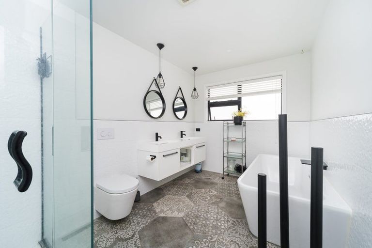 Photo of property in 22 Colombo Street, Hokowhitu, Palmerston North, 4410