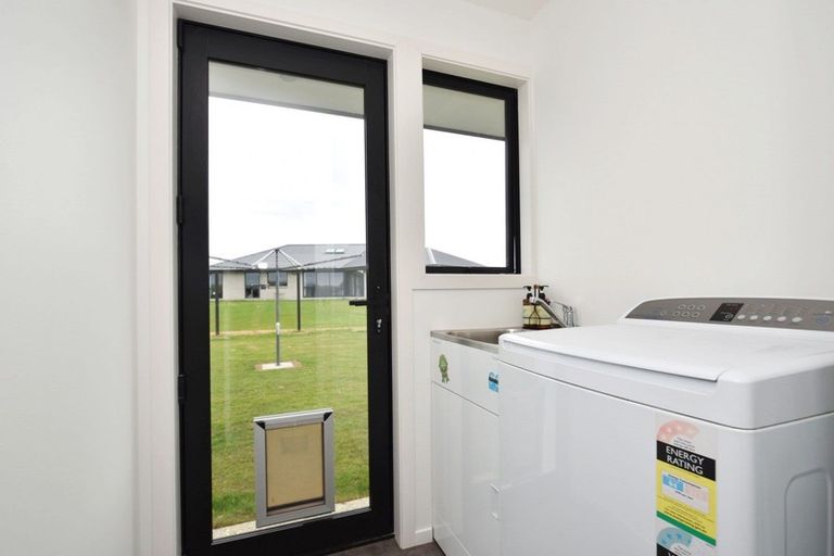 Photo of property in 18 Pegasus Place, Seaward Bush, Invercargill, 9812