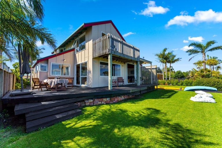 Photo of property in 38 The Terrace, Herald Island, Auckland, 0618