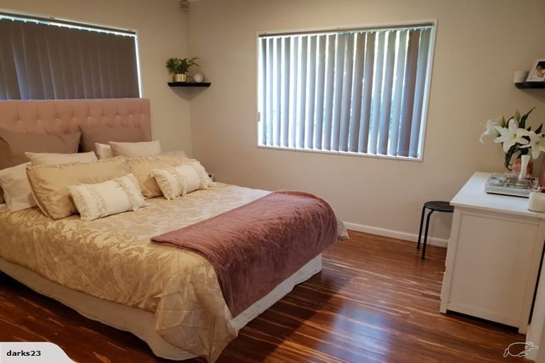 Photo of property in 1/61 Glenmore Road, Sunnyhills, Auckland, 2010