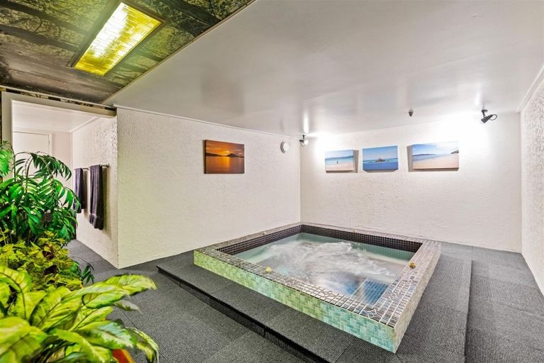 Photo of property in 7 Divich Avenue, Te Atatu South, Auckland, 0610