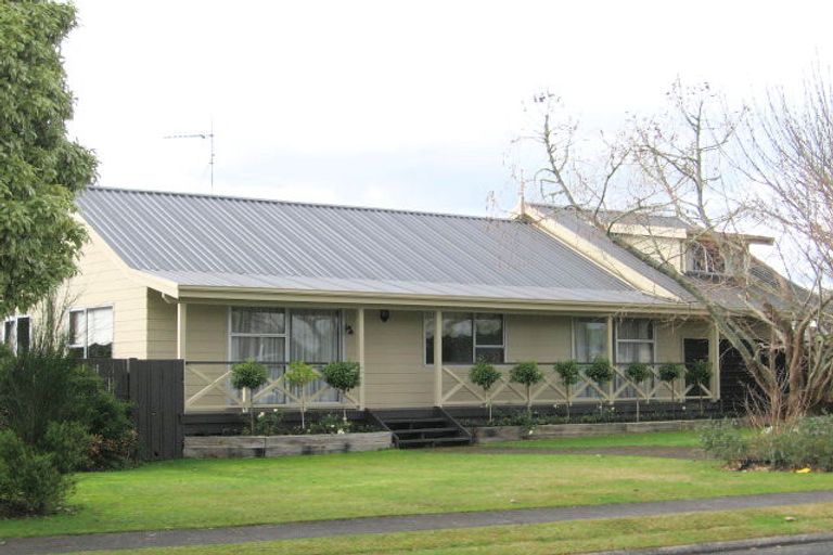 Photo of property in 2 Brookbank Place, Glenview, Hamilton, 3206