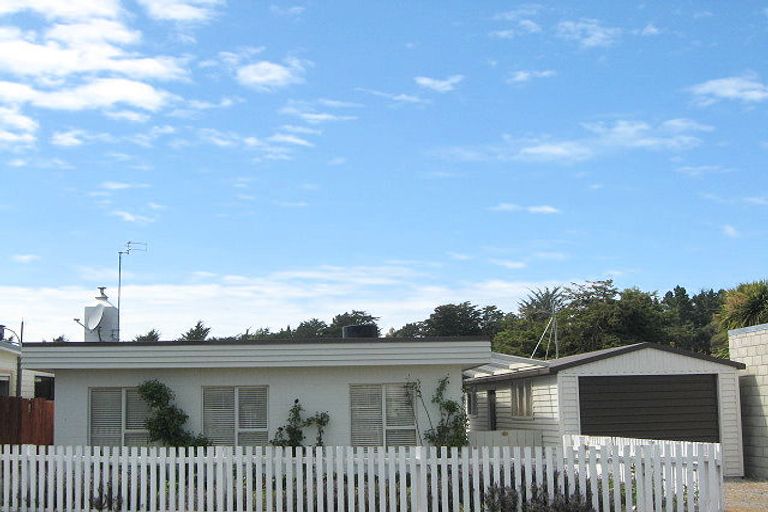 Photo of property in 74 Park Terrace, Waikuku Beach, 7473