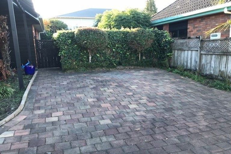 Photo of property in 2/2 Dallinghoe Crescent, Milford, Auckland, 0620