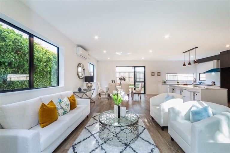 Photo of property in 35a Vina Place, Massey, Auckland, 0614