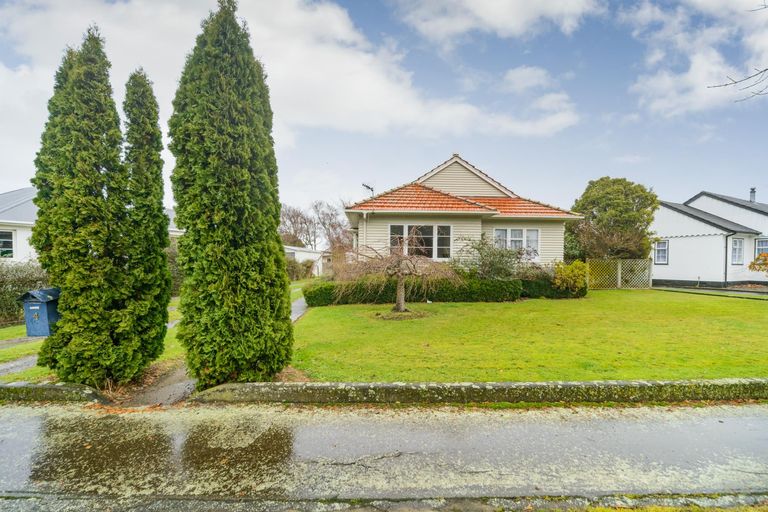 Photo of property in 4 Savage Crescent, West End, Palmerston North, 4412