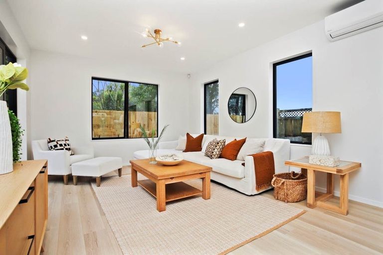 Photo of property in 27c Taipari Road, Te Atatu Peninsula, Auckland, 0610
