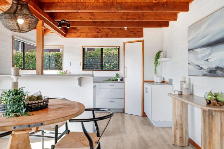 Photo of property in 46 De Luen Avenue, Tindalls Beach, Whangaparaoa, 0930