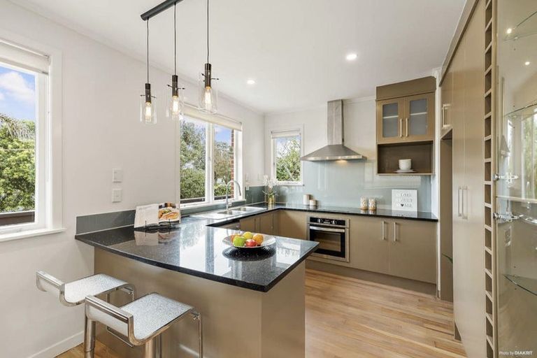 Photo of property in 10 Kerrykeel Drive, Flat Bush, Auckland, 2019