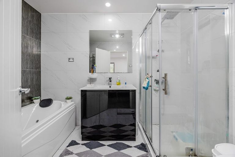 Photo of property in 276a Sturges Road, Henderson, Auckland, 0612