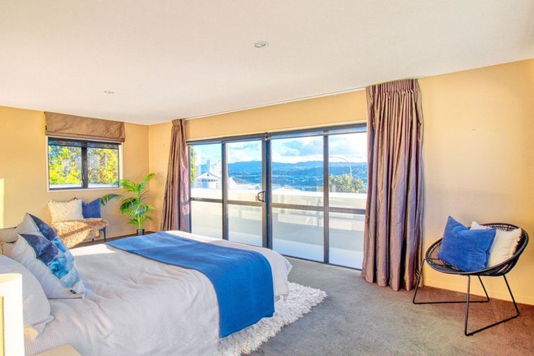 Photo of property in 20 Countess Close, Maupuia, Wellington, 6022