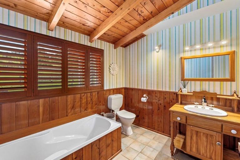 Photo of property in 136 Muriwai Road, Waimauku, 0881