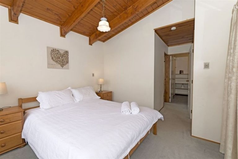 Photo of property in 3 Whiting Grove, West Harbour, Auckland, 0618