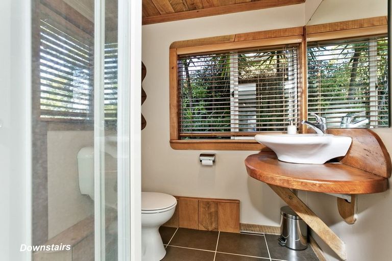 Photo of property in 28 Lavery Place, Sunnynook, Auckland, 0632