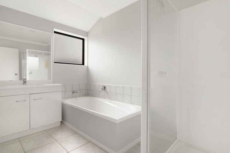 Photo of property in 11 Saralee Drive, Manurewa, Auckland, 2105