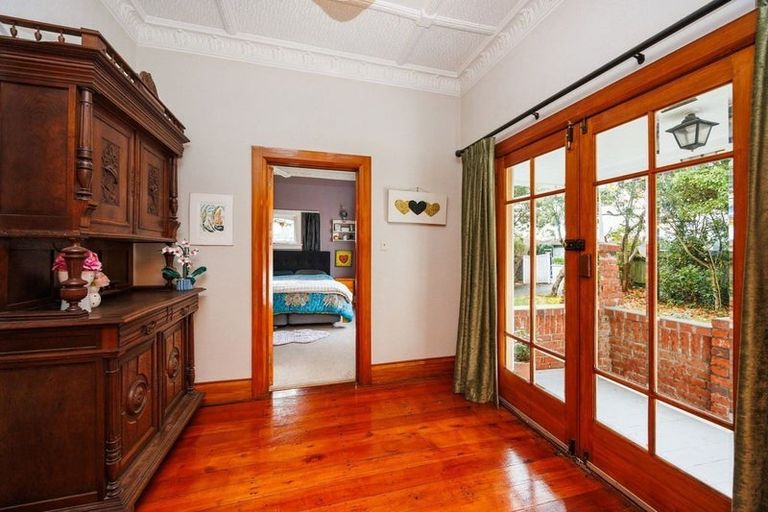 Photo of property in 292 Ruahine Street, Terrace End, Palmerston North, 4410